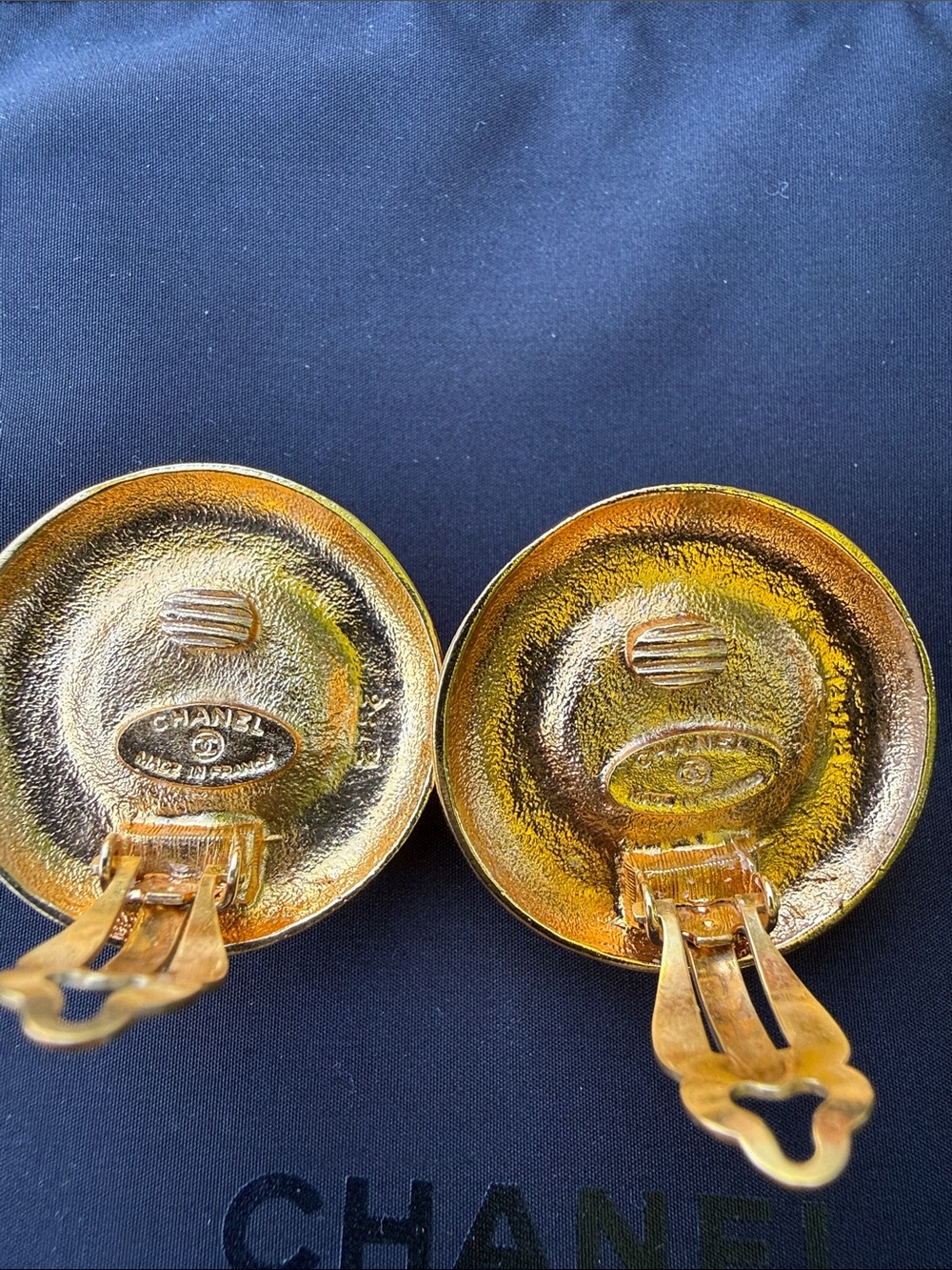 CHANEL Gold and Brown Button Earrings with Tiger's Eye Centers - Picture 4 of 9